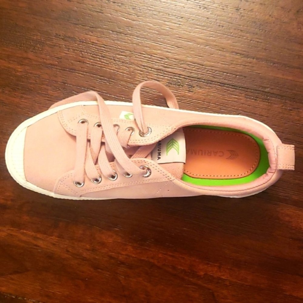 Cariuma shoes size 7.5  Rose